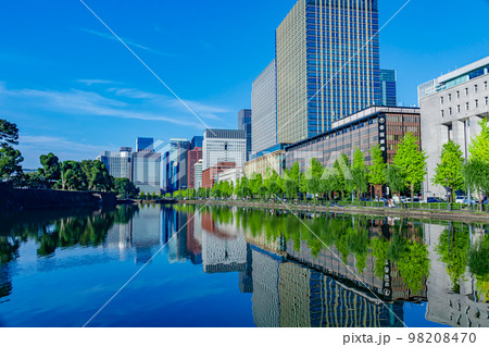 【東京の都市風景】日比谷濠と丸の内周辺の都市風景 98208470