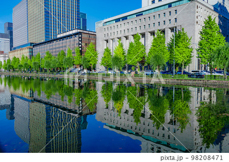【東京の都市風景】日比谷濠と丸の内周辺の都市風景 98208471