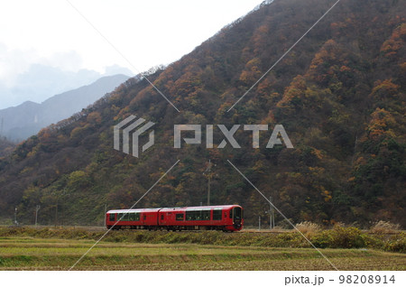 大糸線全線開通65周年記念乗入れ リゾート雪月花 袴岩付近 98208914