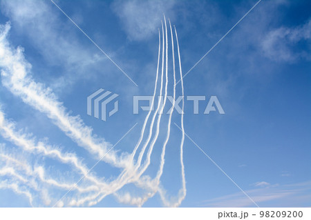 百里基地航空祭2022のブルーインパルス曲技飛行 98209200