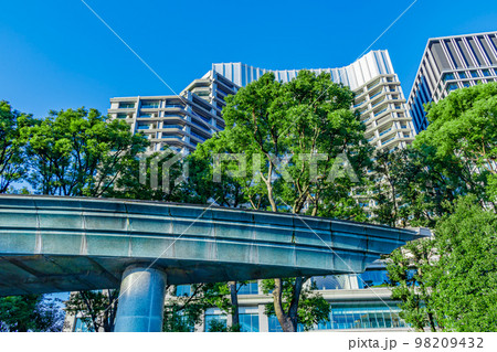【東京の都市風景】和田倉噴水公園から見た高層ビル 【東京の都市風景】和田倉噴水公園から見た高層ビル 98209432
