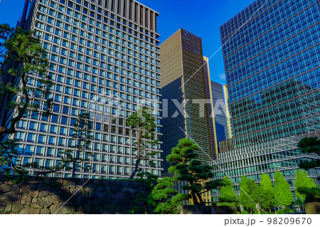 【東京の都市風景】和田倉噴水公園の都市風景 98209670