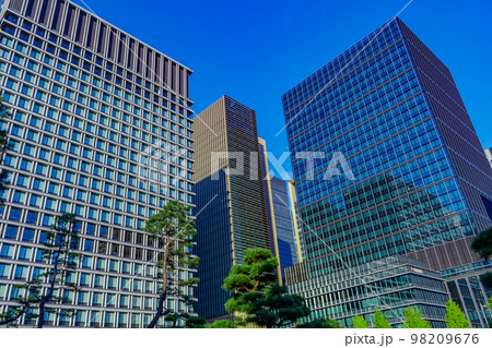 【東京の都市風景】和田倉噴水公園の都市風景 98209676
