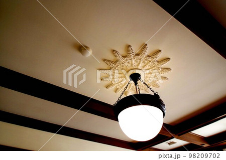 文化のみち二葉館　ペンダントライト 98209702