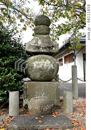 當麻蹶速塚（たいまのけはやづか） 98211858