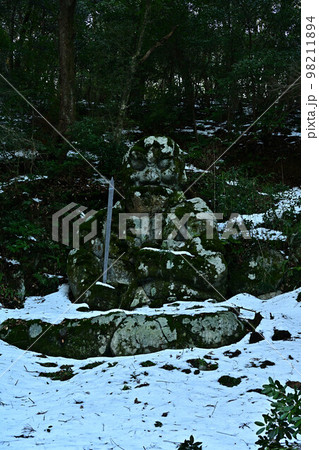 華蔵寺の不動明王 98211894