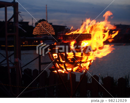 名古屋堀川まつりの炬火 98212029