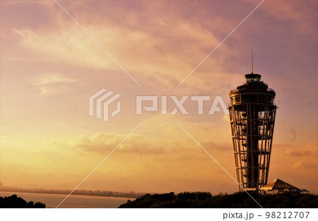 江の島の風景 夕暮れ(江の島シーキャンドル 展望灯台) 江の島の風景 夕暮れ(江の島シーキャンドル 展望灯台) 98212707