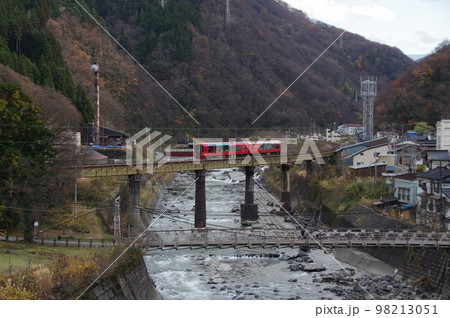 大糸線全線開通65周年記念乗入れ リゾート雪月花 第7姫川橋梁 大糸線全線開通65周年記念乗入れ リゾート雪月花 第7姫川橋梁 98213051