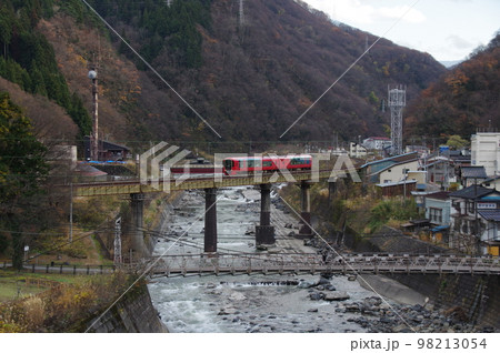 大糸線全線開通65周年記念乗入れ リゾート雪月花 第7姫川橋梁 98213054