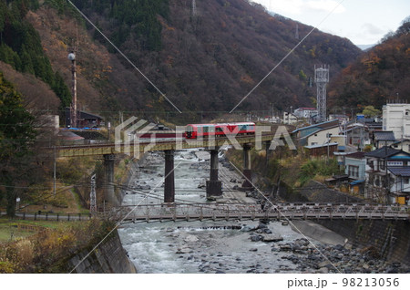 大糸線全線開通65周年記念乗入れ リゾート雪月花 第7姫川橋梁 大糸線全線開通65周年記念乗入れ リゾート雪月花 第7姫川橋梁 98213056