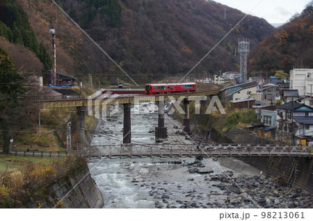 大糸線全線開通65周年記念乗入れ リゾート雪月花 第7姫川橋梁 大糸線全線開通65周年記念乗入れ リゾート雪月花 第7姫川橋梁 98213061