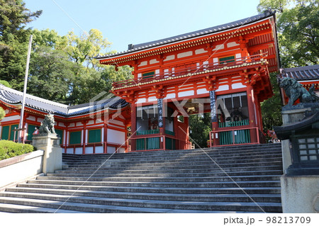 京都祇園の象徴八坂神社 京都祇園の象徴八坂神社 98213709