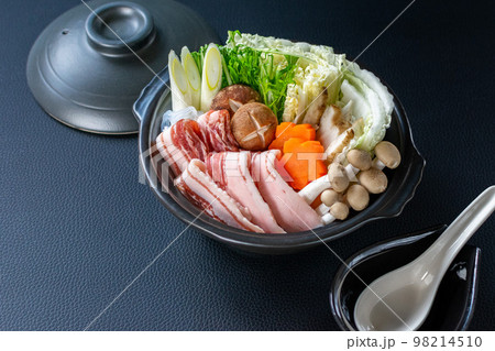 猪バラ肉でする牡丹鍋 98214510