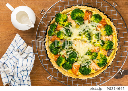 Top view quiche on cooling rack. 98214645