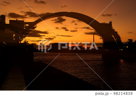 夕陽 夕景 大阪湾 港区 安治川 夕陽 夕景 大阪湾 港区 安治川 98214839