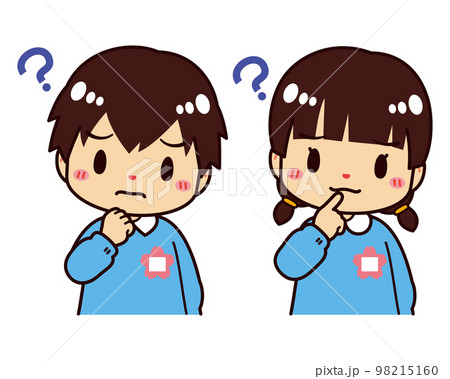 理解できず困っているスモックを着た可愛い園児たち 98215160