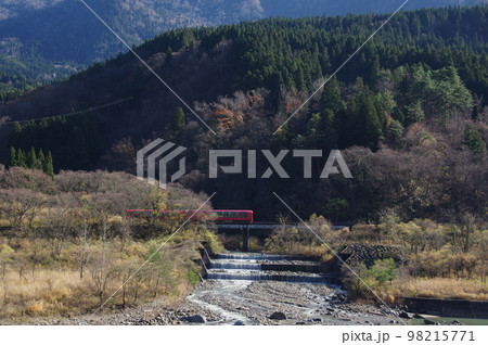 大糸線全線開通65周年記念乗入れ リゾート雪月花 横川橋梁 98215771