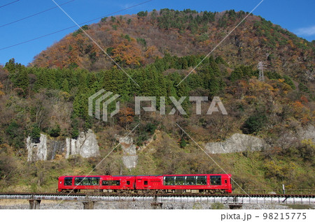 大糸線全線開通65周年記念乗入れ リゾート雪月花 小滝鉄橋 98215775