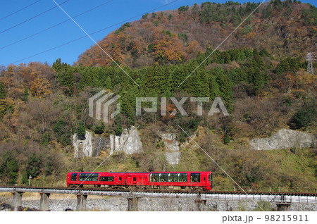 大糸線全線開通65周年記念乗入れ リゾート雪月花 小滝鉄橋 大糸線全線開通65周年記念乗入れ リゾート雪月花 小滝鉄橋 98215911