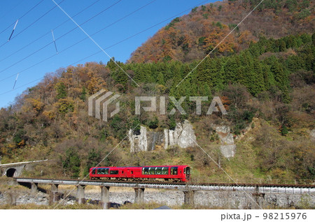 大糸線全線開通65周年記念乗入れ リゾート雪月花 小滝鉄橋 98215976