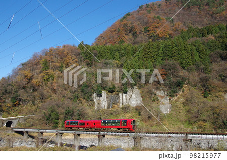 大糸線全線開通65周年記念乗入れ リゾート雪月花 小滝鉄橋 大糸線全線開通65周年記念乗入れ リゾート雪月花 小滝鉄橋 98215977