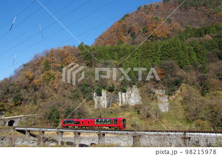 大糸線全線開通65周年記念乗入れ リゾート雪月花 小滝鉄橋 大糸線全線開通65周年記念乗入れ リゾート雪月花 小滝鉄橋 98215978