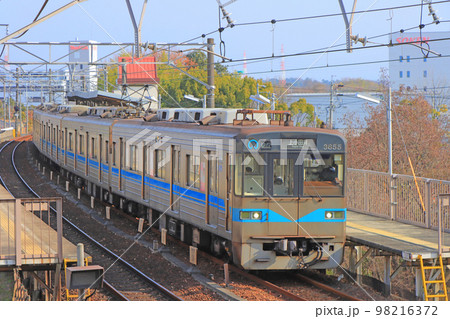 名鉄豊田線を走る名古屋市交通局3050形電車の風景 98216372