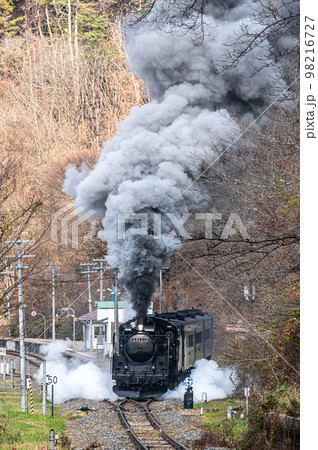 SL銀河が遠野宮森駅を出発 98216727