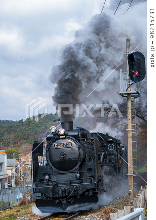 SL銀河が遠野宮森駅を出発 98216731