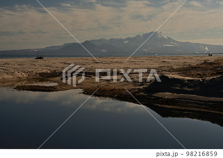 弓ヶ浜海岸からの大山 98216859