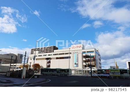 JR青森駅前のロータリー 98217545