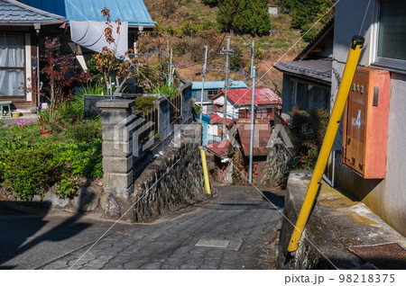 旧鰍沢町の町並み 山にある集落 田舎風景 旧鰍沢町の町並み 山にある集落 田舎風景 98218375