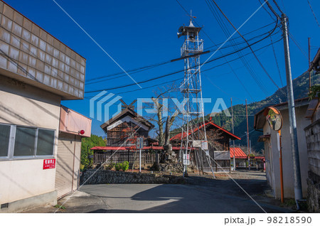 旧鰍沢町の鈴鹿神社　田舎風景　富士川町 98218590