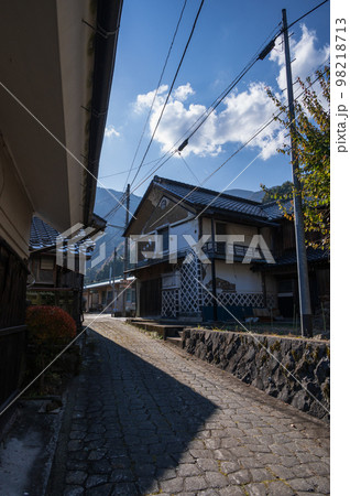 旧鰍沢町のレトロな町並み　富士川町十谷 98218713