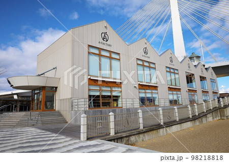 青森駅前の青森ベイブリッジとA-FACTORY(エーファクトリー)、あおもり駅前ビーチ 青森駅前の青森ベイブリッジとA-FACTORY(エーファクトリー)、あおもり駅前ビーチ 98218818