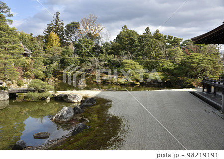 仁和寺御所庭園　宸殿北庭 98219191