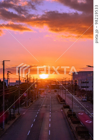 夕暮れ時のポートアイランド 98219533