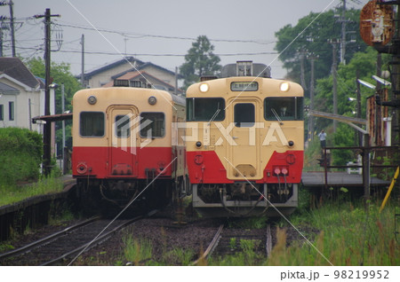小湊鉄道 海士有木駅 キハ200とキハ40 98219952