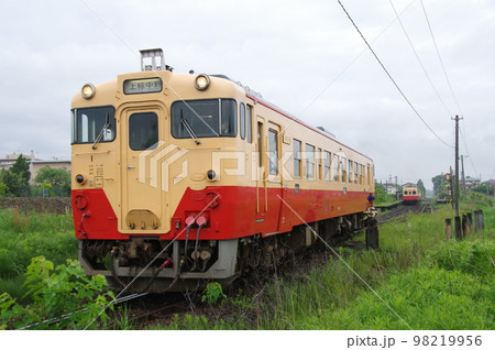 小湊鉄道 海士有木駅 発車するキハ40 98219956
