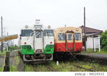 小湊鉄道 上総山田駅 キハ40とキハ200 小湊鉄道 上総山田駅 キハ40とキハ200 98220522