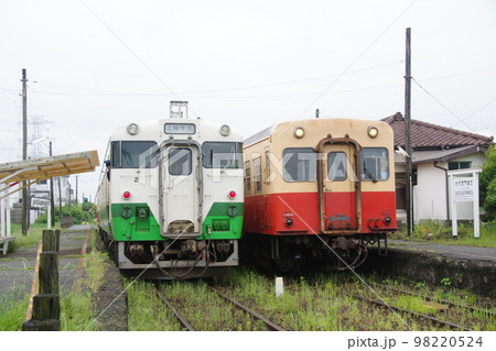 小湊鉄道 上総山田駅 キハ40とキハ200 小湊鉄道 上総山田駅 キハ40とキハ200 98220524