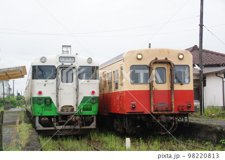 小湊鉄道 上総山田駅 列車交換 小湊鉄道 上総山田駅 列車交換 98220813