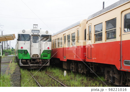 小湊鉄道 上総山田駅 列車交換 小湊鉄道 上総山田駅 列車交換 98221016