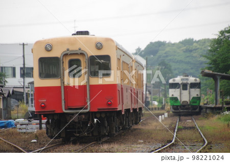 小湊鉄道 馬立駅 列車交換 小湊鉄道 馬立駅 列車交換 98221024