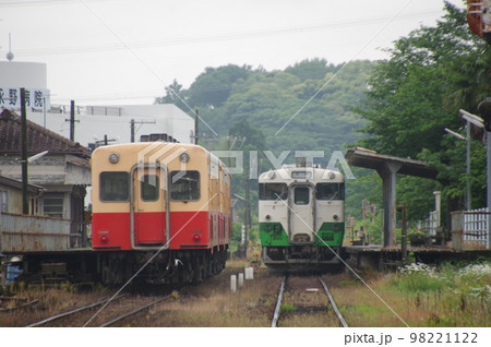 小湊鉄道 馬立駅 キハ200とキハ40 小湊鉄道 馬立駅 キハ200とキハ40 98221122