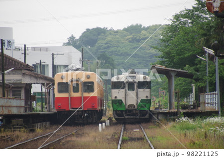 小湊鉄道 馬立駅 キハ200とキハ40 98221125
