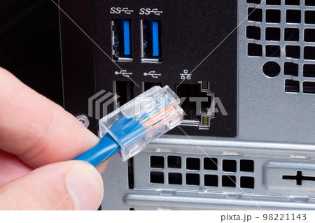 有線LANコネクターとパソコンの差込口 有線LANコネクターとパソコンの差込口 98221143