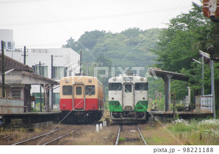 小湊鉄道 馬立駅 キハ200とキハ40 98221188