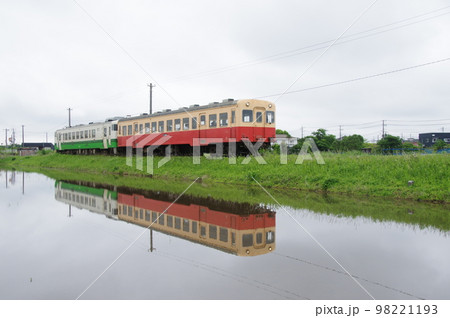 小湊鉄道 キハ200 水鏡 小湊鉄道 キハ200 水鏡 98221193